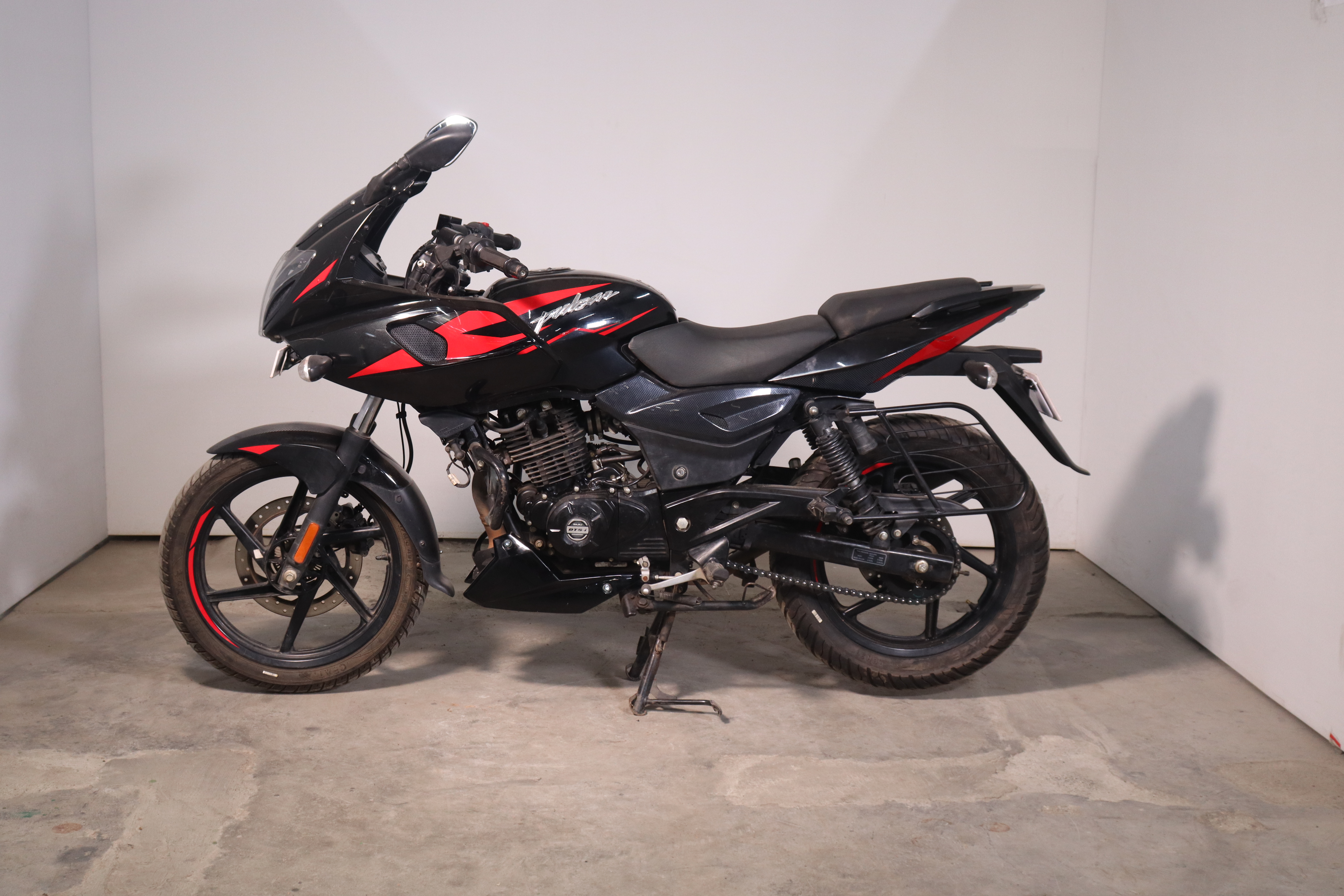 Bajaj Pulsar 220F